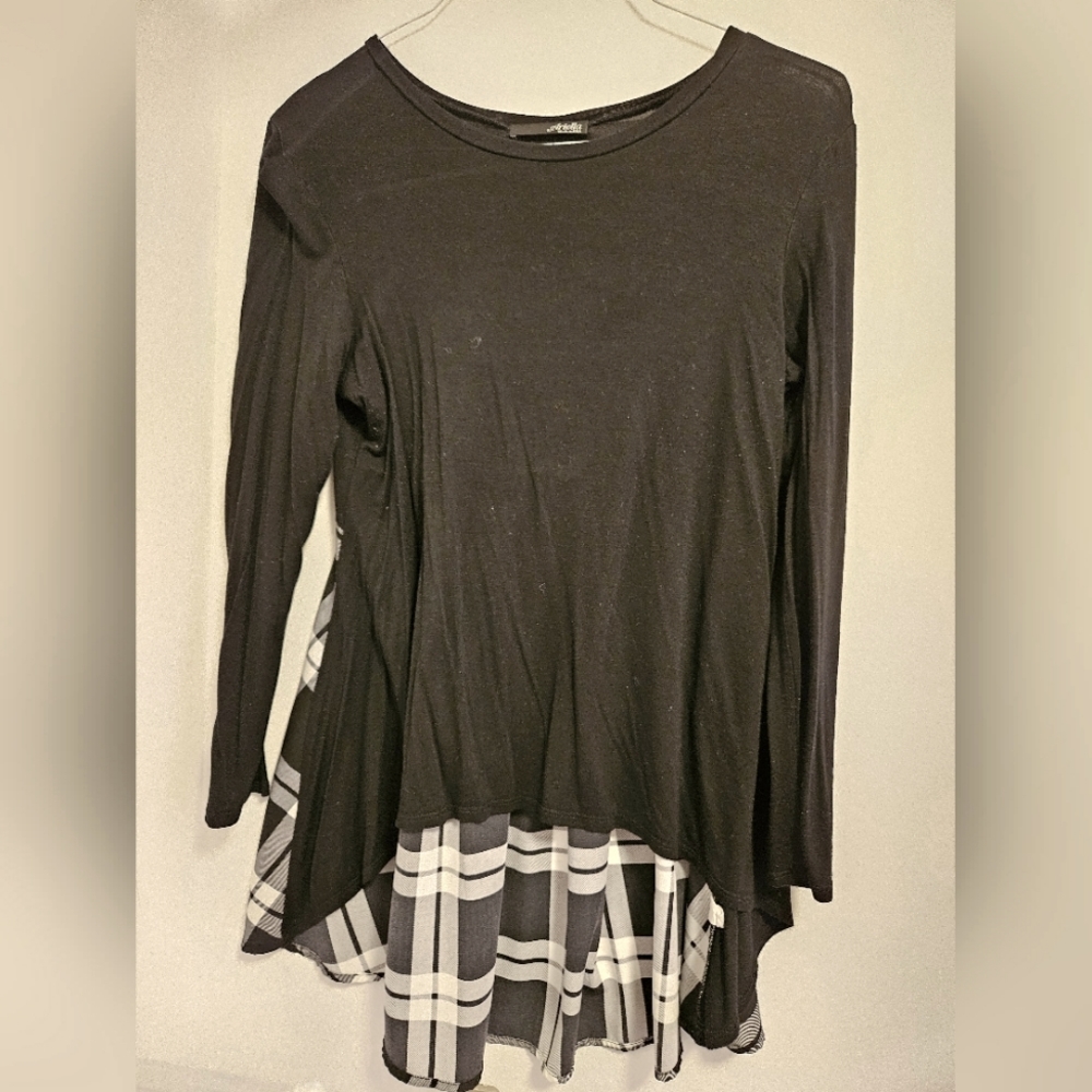 Black white Mariella hi low pleat top sz lg
